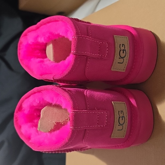 UGG Rare Color - Picture 3 of 6